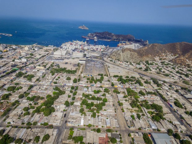 Vista aérea del barrio Pescaíto y el puerto de Santa Marta. (Archivo BID)